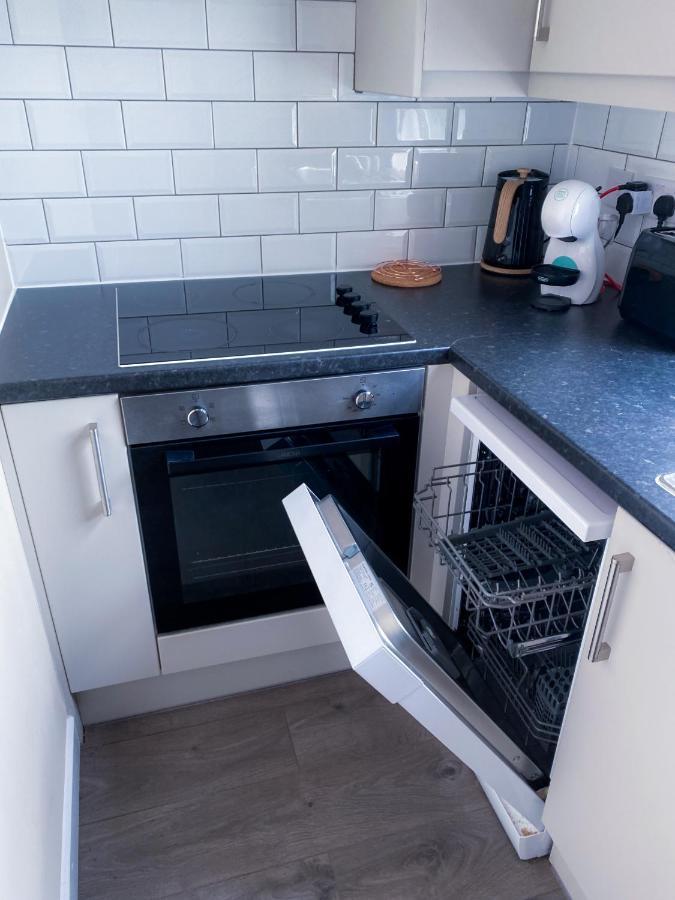 Stylish 1 Bedroom Flat In Wood Green لندن المظهر الخارجي الصورة